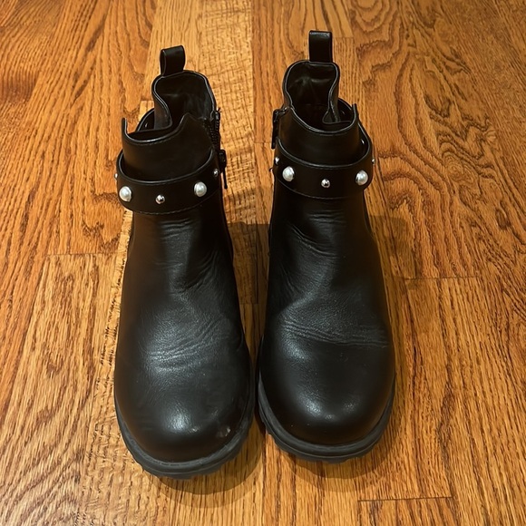 Woman’s Black Booties Size 5 - Picture 2 of 6